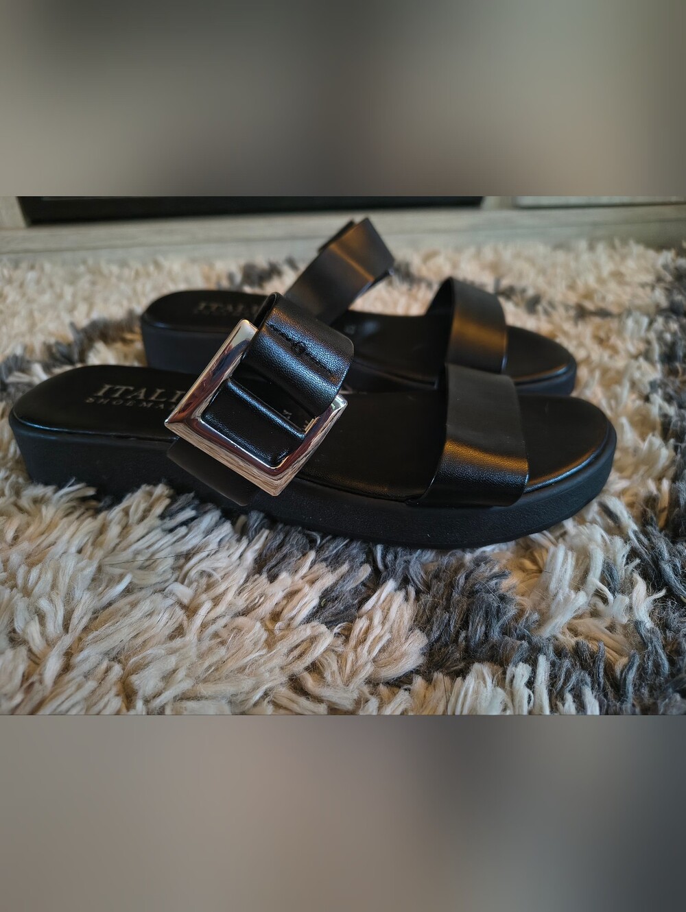 Italian Shoemakers Women's Black Slide Sandals - Picture 3 of 7